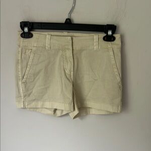 Vineyard Vines Women’s Khaki Shorts Size 00 🕶️